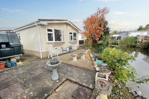 2 bedroom mobile home for sale, The Lawns, Wootton Hall, Henley-in-Arden B95