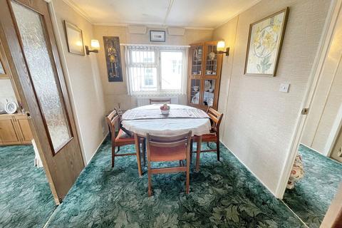 2 bedroom mobile home for sale, The Lawns, Wootton Hall, Henley-in-Arden B95