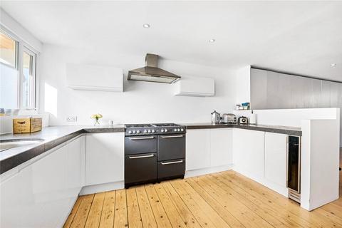 4 bedroom terraced house to rent, Horsford Road, London, SW2