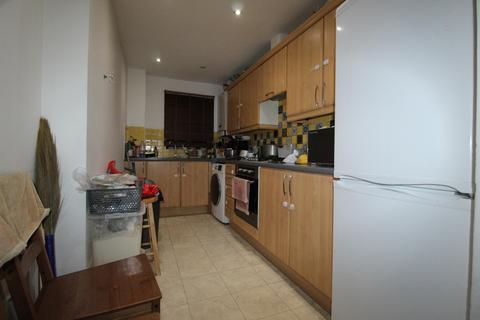 2 bedroom flat to rent, Friars Close, Ilford, Essex, IG1