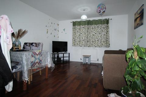 2 bedroom flat to rent, Friars Close, Ilford, Essex, IG1