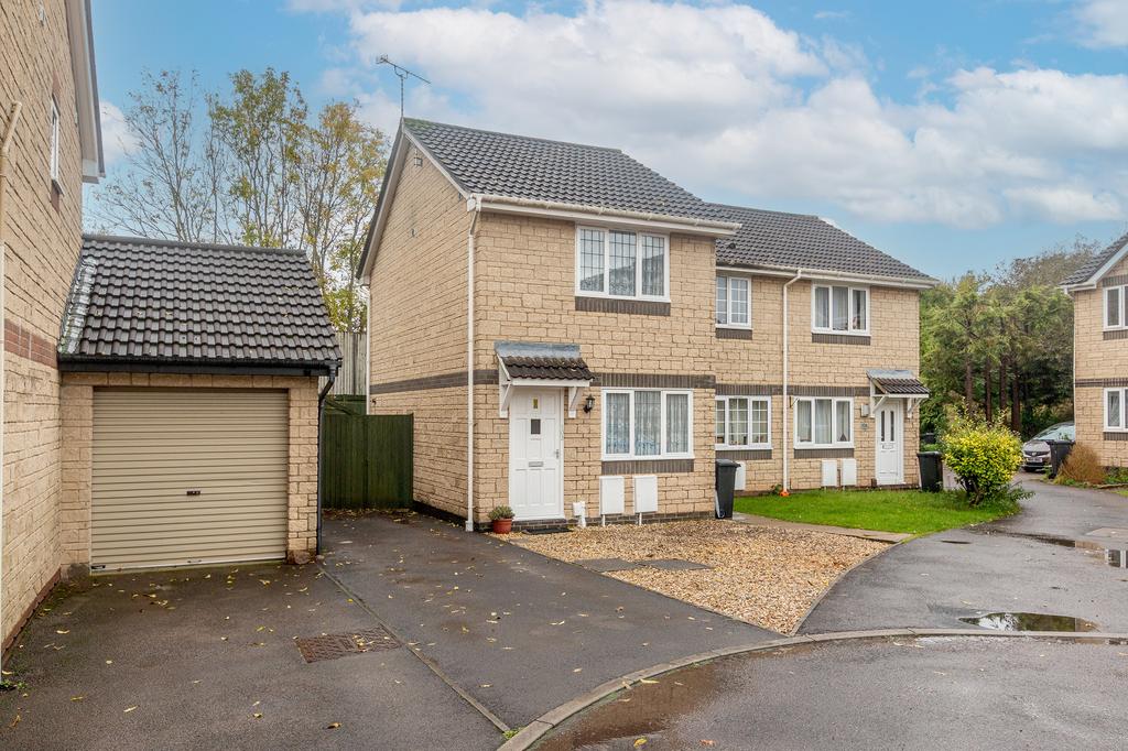 Bradley Stoke, Bristol BS32 2 bed end of terrace house for sale £280,000