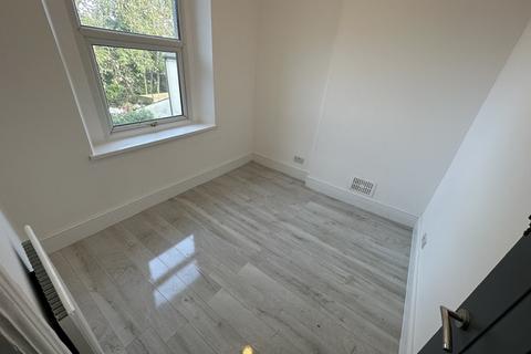 4 bedroom flat to rent, Miskin Street, Cathays, Cardiff