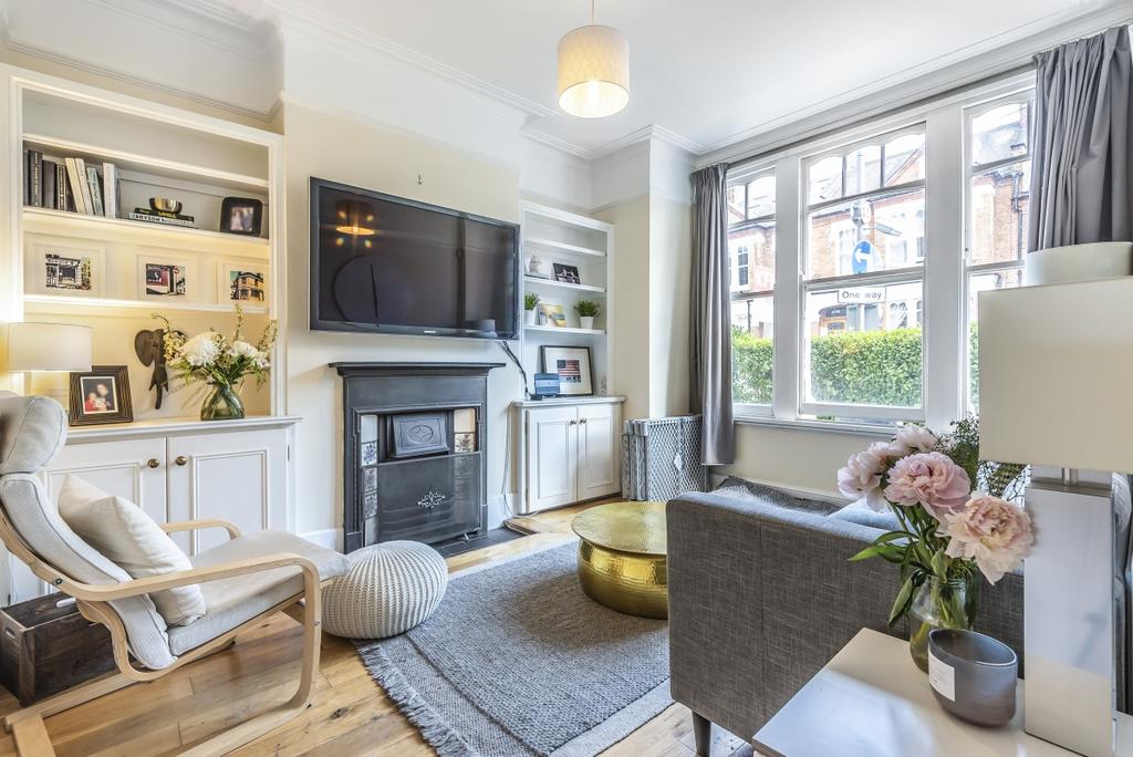 Barnard Road London SW11 3 bed flat to rent £2,850 pcm (£658 pw)