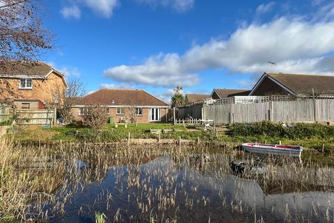 Lodge Close, Middleton-On-Sea, PO22