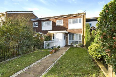 3 bedroom house for sale, Buckingham Gardens, West Molesey