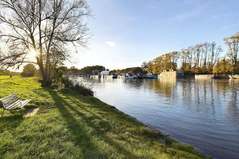 3 bedroom house for sale, Buckingham Gardens, West Molesey