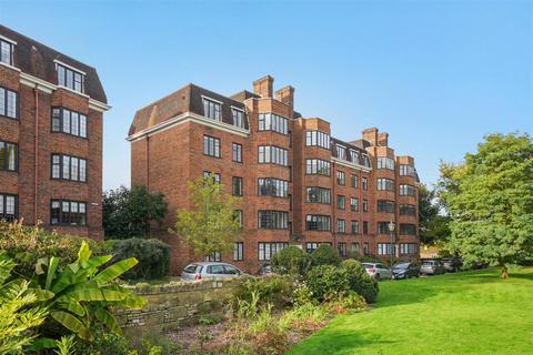 3 bedroom flat for sale, Glenalmond House, Manor Fields, London