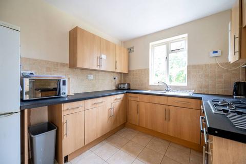 4 bedroom terraced house to rent, Testard Road, Guildford, GU2