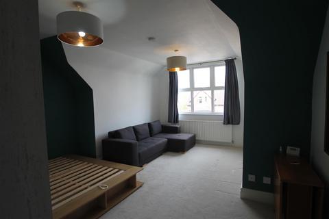 Studio to rent, Holly Lodge, St Andrews Road