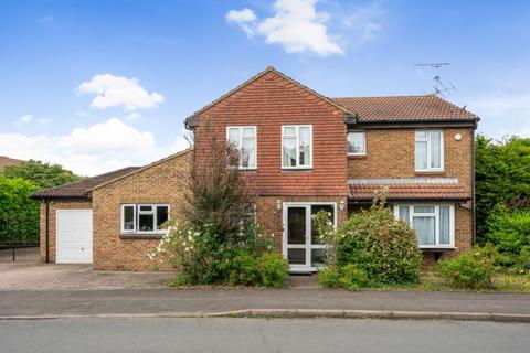 5 bedroom terraced house to rent, Sutherland Drive, Guildford GU4