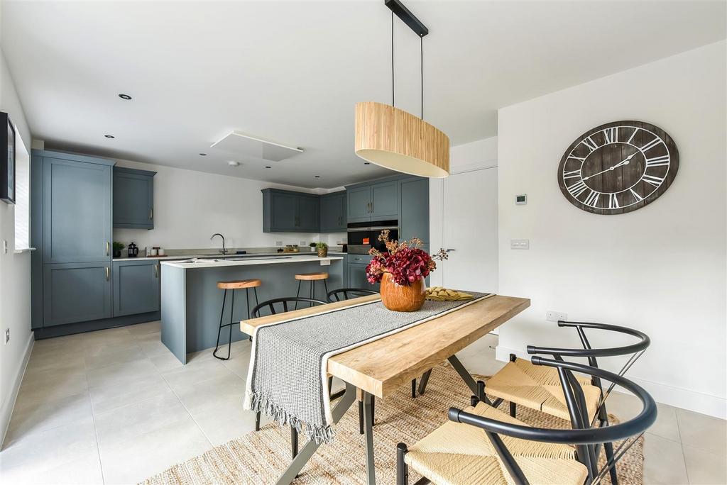 Kitchen/ Dining Room