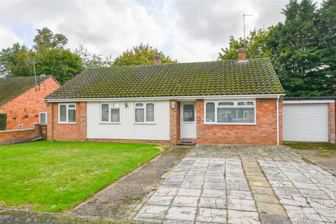 4 bedroom semi-detached bungalow for sale, Edgeborough Close, Kentford CB8