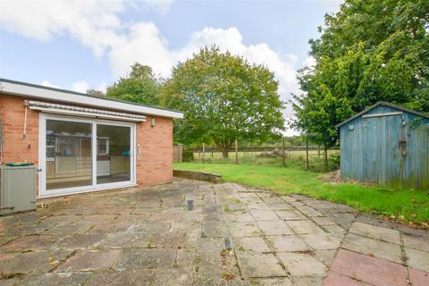 4 bedroom semi-detached bungalow for sale, Edgeborough Close, Kentford CB8