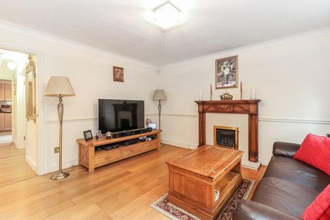 4 bedroom detached house for sale, Hempstead Road, Watford, WD17