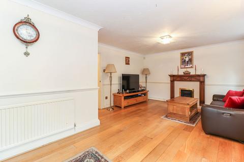 4 bedroom detached house for sale, Hempstead Road, Watford, WD17