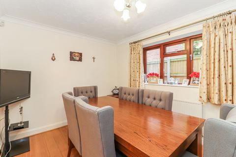 4 bedroom detached house for sale, Hempstead Road, Watford, WD17