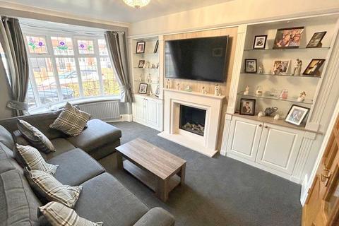 4 bedroom semi-detached house for sale, Seacrest Avenue, Cullercoats, Tyne and Wear, NE30