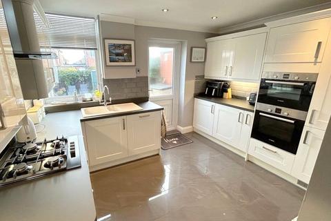 4 bedroom semi-detached house for sale, Seacrest Avenue, Cullercoats, Tyne and Wear, NE30