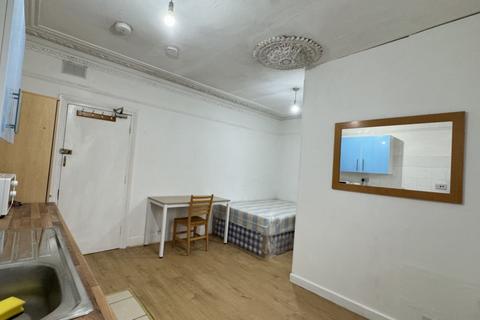 Studio to rent, Buckingham Road, Harlesden, NW10