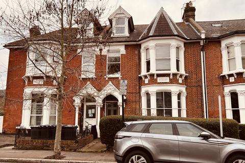 Studio to rent, Oakfield Road, London N4