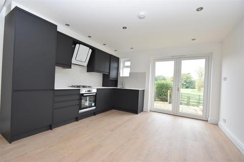 2 bedroom house to rent, Rothervale, Horley