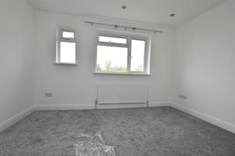 2 bedroom house to rent, Rothervale, Horley