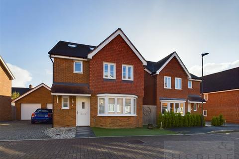 4 bedroom detached house for sale, Charman Gardens, Crawley RH11