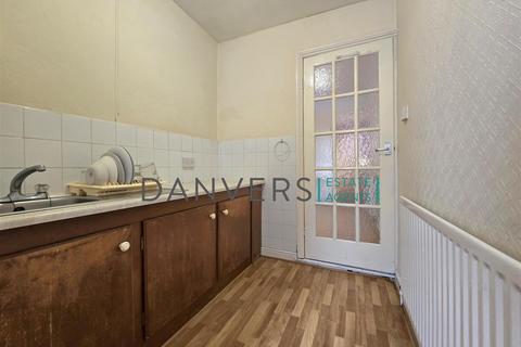 Property to rent, St Saviours Road, Leicester LE5