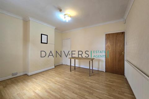 Property to rent, St Saviours Road, Leicester LE5