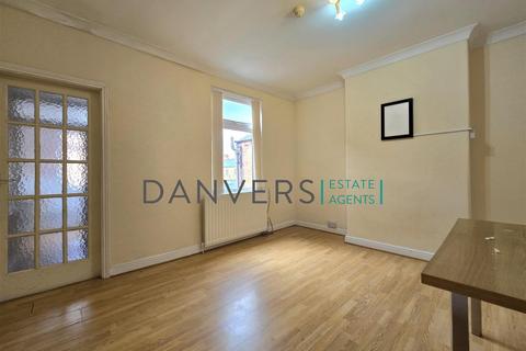 Property to rent, St Saviours Road, Leicester LE5