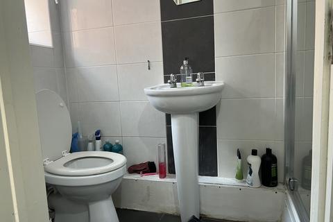 6 bedroom semi-detached house to rent, Nottingham NG7