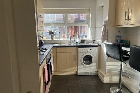 6 bedroom semi-detached house to rent, Nottingham NG7