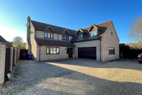 5 bedroom detached house to rent, Bernards Close, West Row IP28