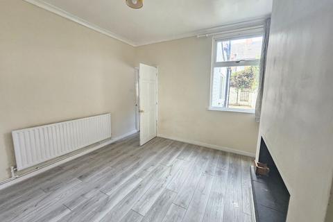 2 bedroom terraced house to rent, Bassett Street, Newfoundpool, Leicester LE3