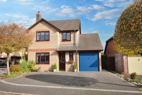 4 bedroom detached house for sale, Yarrow Court, Gillingham