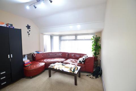 1 bedroom maisonette to rent, Wiltshire Avenue Slough Berkshire