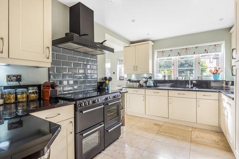 4 bedroom detached house for sale, Carterton,  Oxfordshire,  OX18