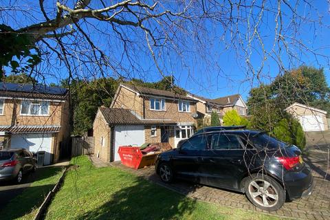 4 bedroom detached house to rent, Fontwell Avenue, Bexhill-On-Sea