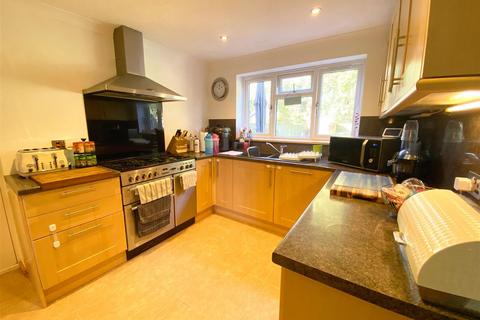 4 bedroom detached house to rent, Fontwell Avenue, Bexhill-On-Sea