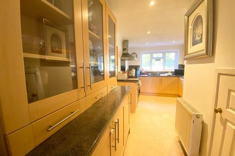 4 bedroom detached house to rent, Fontwell Avenue, Bexhill-On-Sea