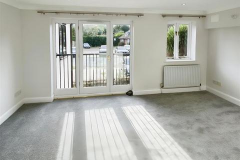 Flat 15, The Chimes Bishops Walk, Rochester, ME1 1AF