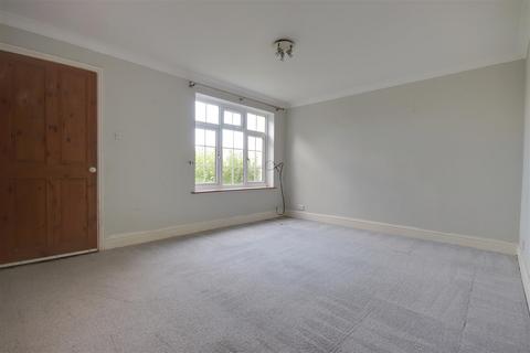 3 bedroom terraced house to rent, Samber Close, Lymington