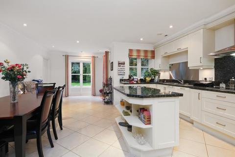 5 bedroom detached house to rent, Grange Place, Walton On Thames, Surrey, KT12