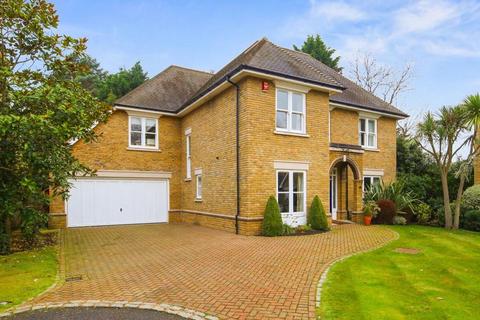 5 bedroom detached house to rent, Grange Place, Walton On Thames, Surrey, KT12