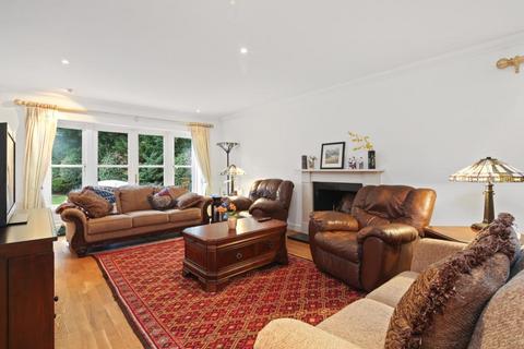 5 bedroom detached house to rent, Grange Place, Walton-on-Thames, Surrey, KT12
