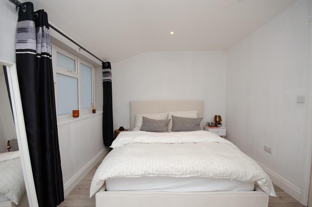 Annexe bedroom pic 2.jpg