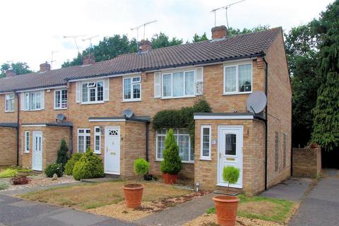 3 bedroom end of terrace house to rent, Triggs Close, Woking, Surrey, GU22