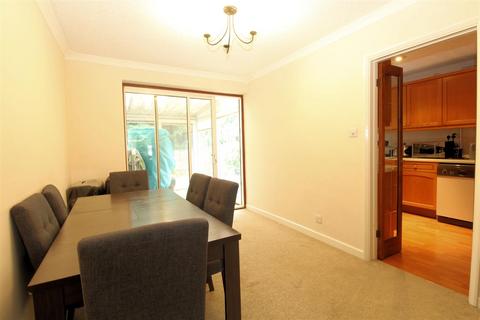 3 bedroom end of terrace house to rent, Triggs Close, Woking, Surrey, GU22