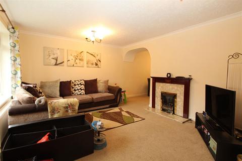 3 bedroom end of terrace house to rent, Triggs Close, Woking, Surrey, GU22